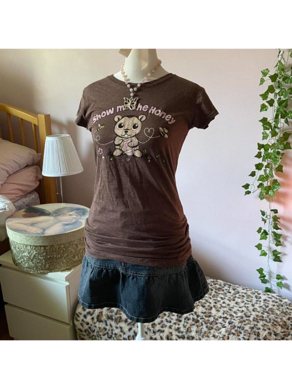 2000s “Show me the Honey” brown baby tee with cute bear and honey bee design